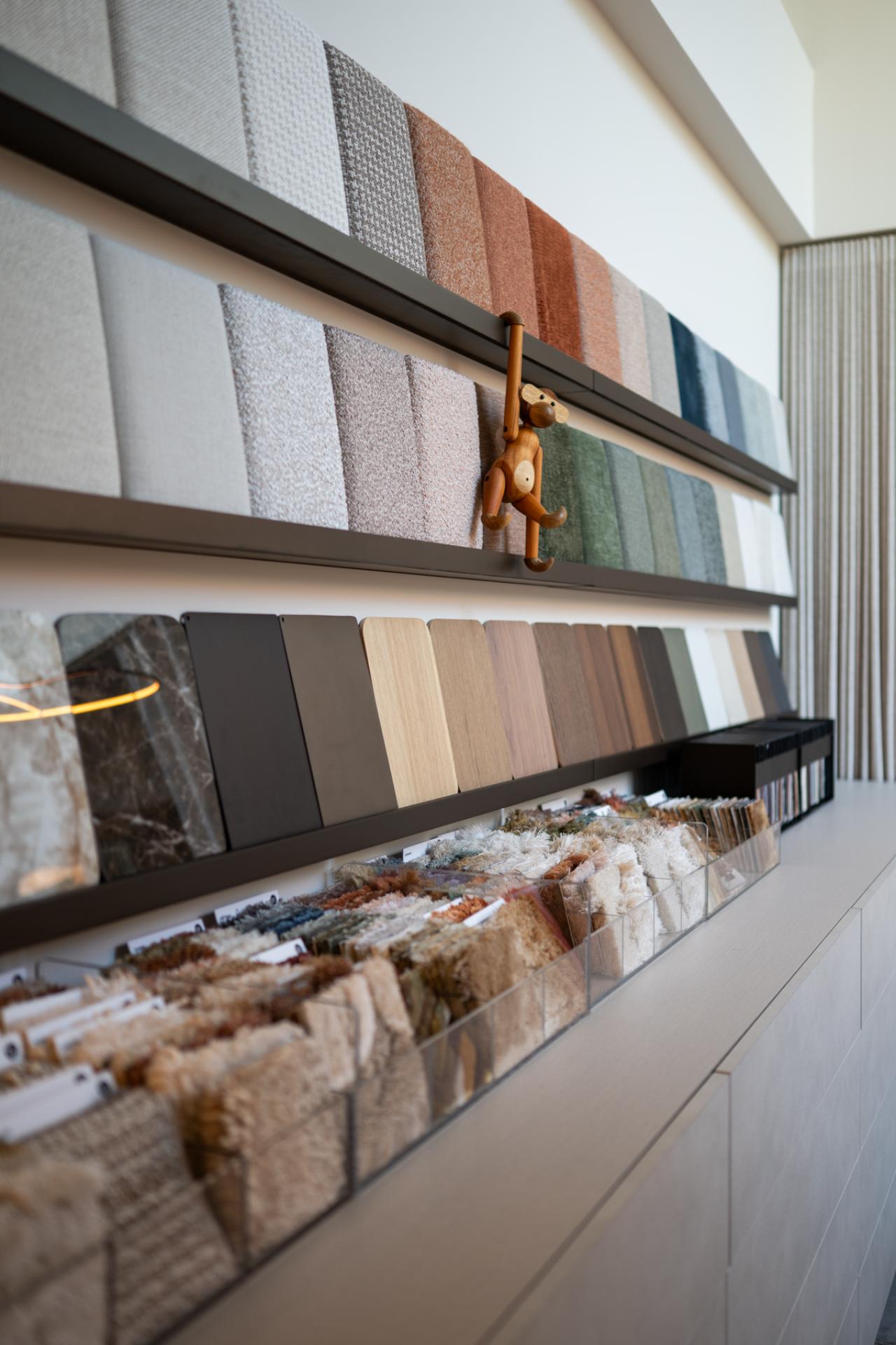 Overzicht van stoffen, houtstalen en materiaalkeuzes voor maatwerk interieurprojecten